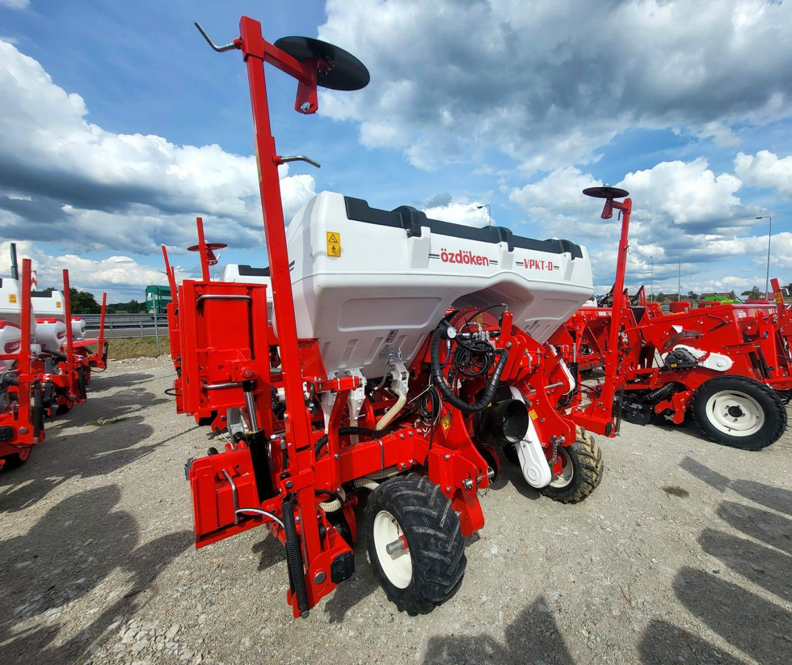 Ozdoken six-row pneumatic precision seeder, VPKT-DG6, PVC fertiliser tank - on stock - Penabur presisi: gambar 1 Ozdoken six-row pneumatic precision seeder, VPKT-DG6, PVC fertiliser tank - on stock - Penabur presisi: gambar 1