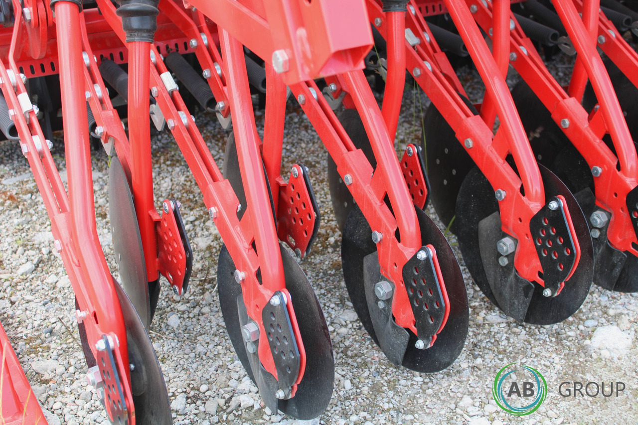 Seedbed and seeding unit mounted on Ozdoken Pertum CS-300 active harrow – single-disc coulter, Packer roller - Menggabungkan bor benih: gambar 3 Seedbed and seeding unit mounted on Ozdoken Pertum CS-300 active harrow – single-disc coulter, Packer roller - Menggabungkan bor benih: gambar 3