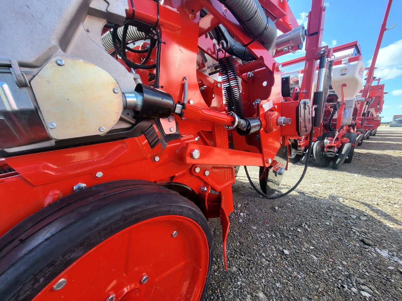 Six-row pneumatic precision seeder with depth fertilization Ozdoken VPKT-DG6 - Penabur presisi: gambar 3 Six-row pneumatic precision seeder with depth fertilization Ozdoken VPKT-DG6 - Penabur presisi: gambar 3