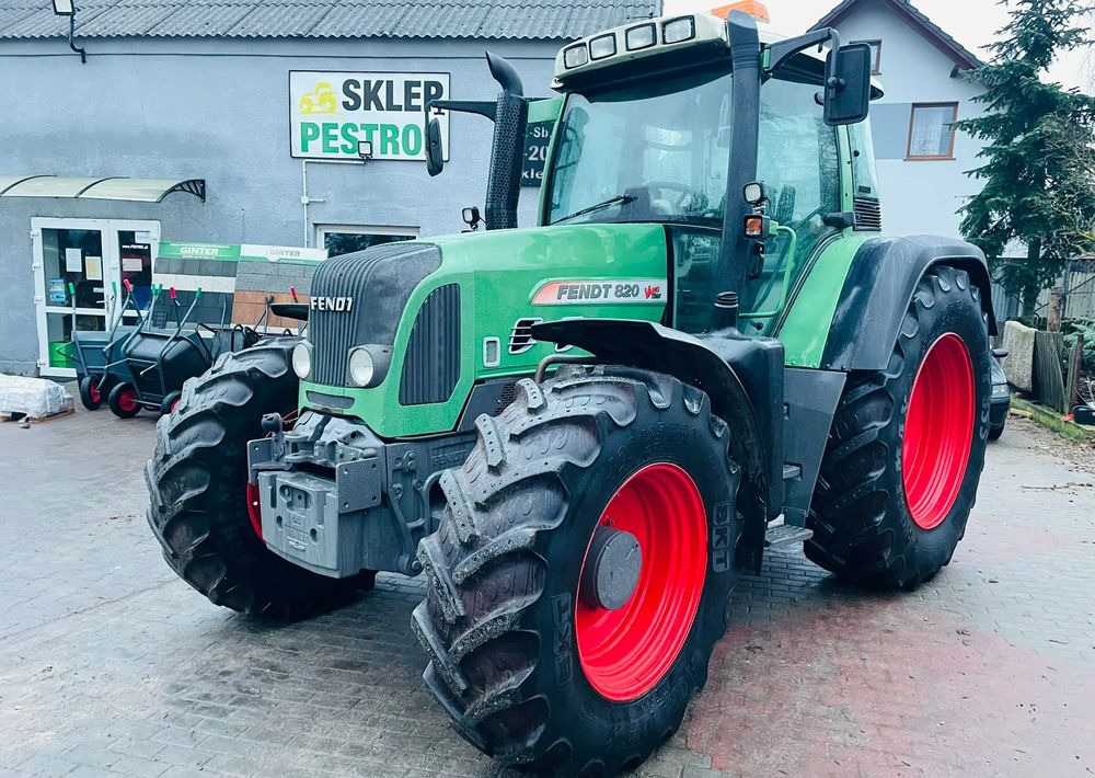 Fendt 820 - Traktor: gambar 1 Fendt 820 - Traktor: gambar 1