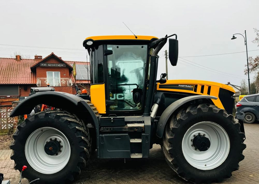 JCB FASTRAC 4220 - Traktor: gambar 5 JCB FASTRAC 4220 - Traktor: gambar 5
