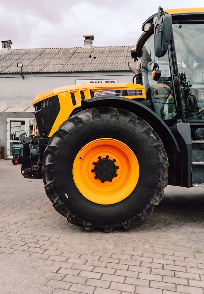 JCB Fastrac 4220 - Traktor: gambar 2 JCB Fastrac 4220 - Traktor: gambar 2