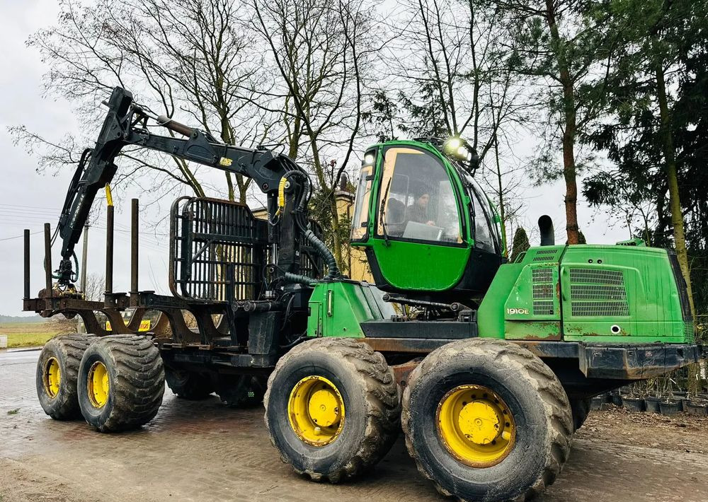 John Deere 1910E - Forwarder: gambar 2 John Deere 1910E - Forwarder: gambar 2