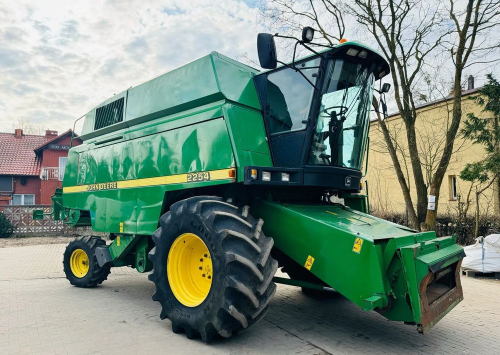John Deere 2254 - Pemanen gabungan: gambar 2 John Deere 2254 - Pemanen gabungan: gambar 2