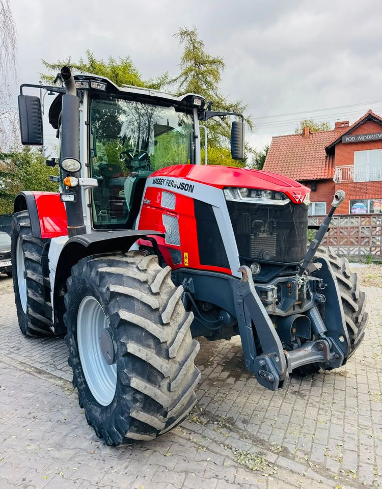 Massey Ferguson 8S.225 - Traktor: gambar 5 Massey Ferguson 8S.225 - Traktor: gambar 5