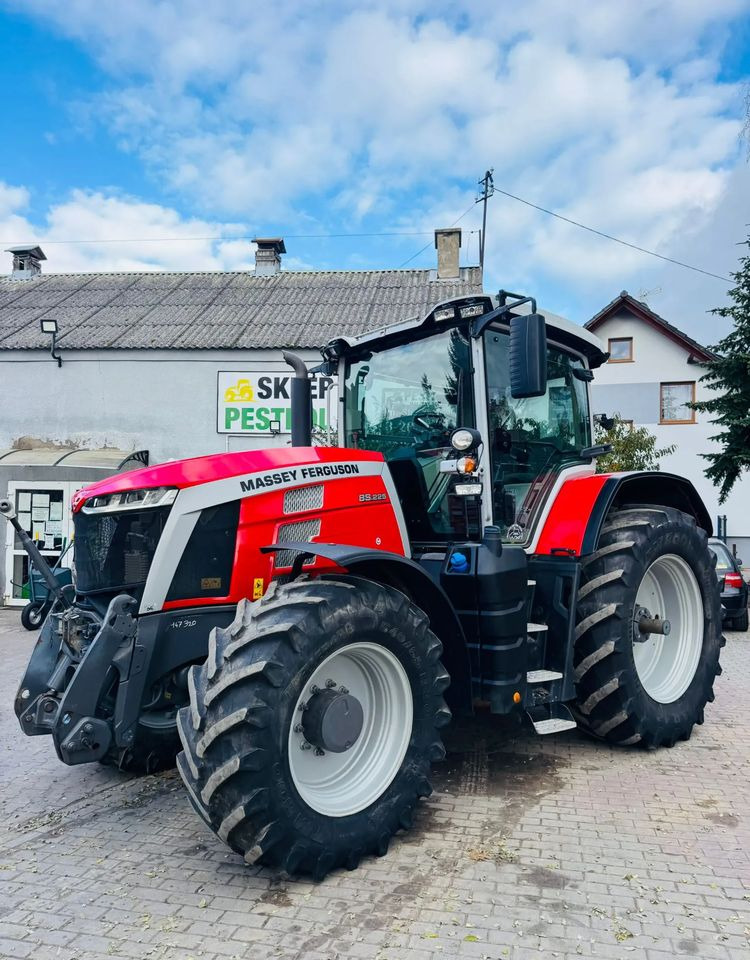 Massey Ferguson 8S.225 - Traktor: gambar 1 Massey Ferguson 8S.225 - Traktor: gambar 1