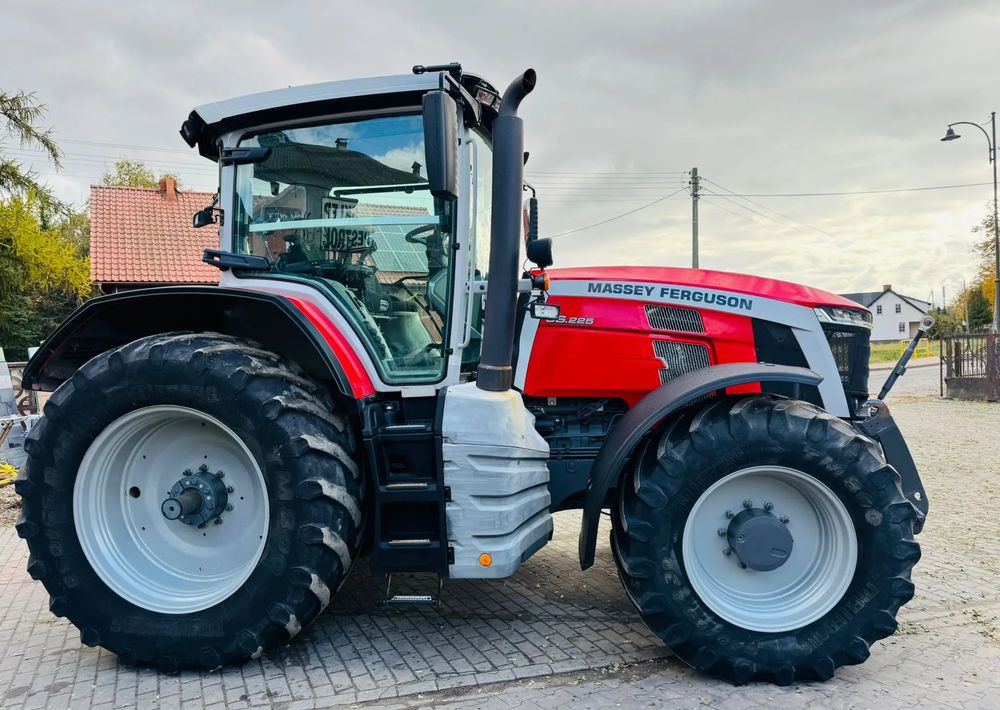 Massey Ferguson 8S.225 - Traktor: gambar 4 Massey Ferguson 8S.225 - Traktor: gambar 4