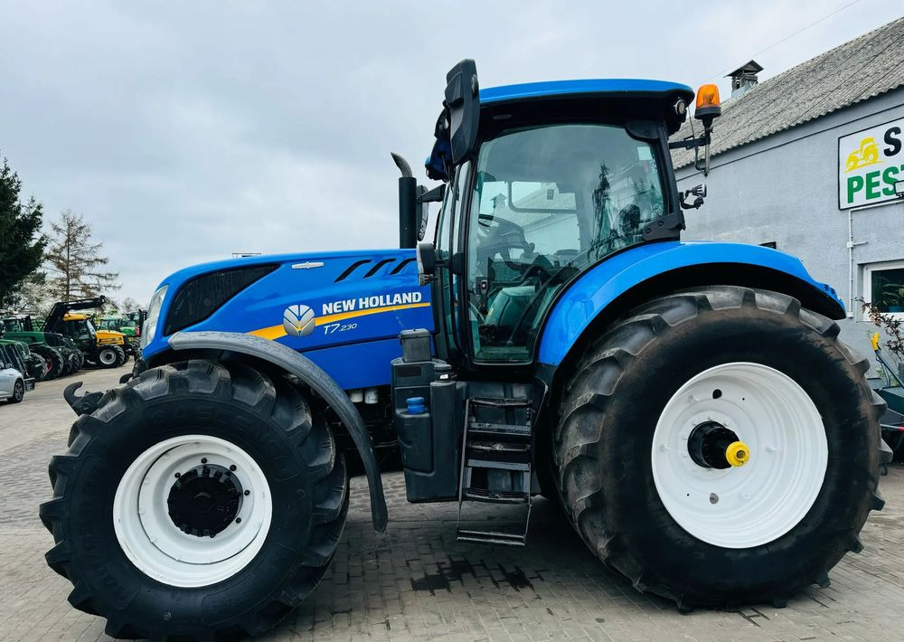 New Holland T7.230 AUTOCOMMAND - Traktor: gambar 3 New Holland T7.230 AUTOCOMMAND - Traktor: gambar 3