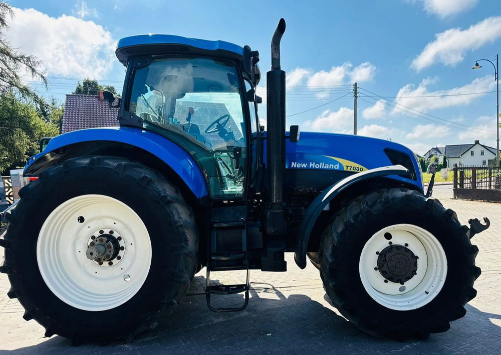 New Holland T7030 - Traktor: gambar 2 New Holland T7030 - Traktor: gambar 2