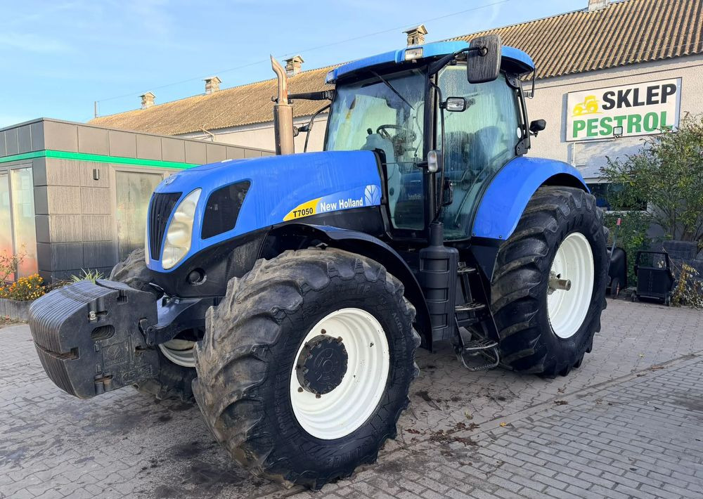 New Holland T7050 - Traktor: gambar 1 New Holland T7050 - Traktor: gambar 1
