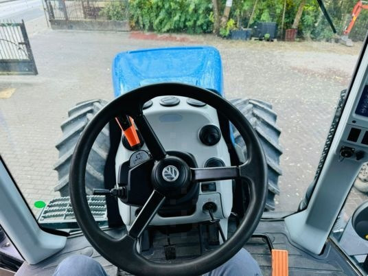 New Holland T8.390 - Traktor: gambar 3 New Holland T8.390 - Traktor: gambar 3