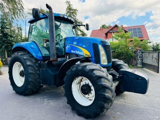 New Holland T8020 - Traktor: gambar 3 New Holland T8020 - Traktor: gambar 3