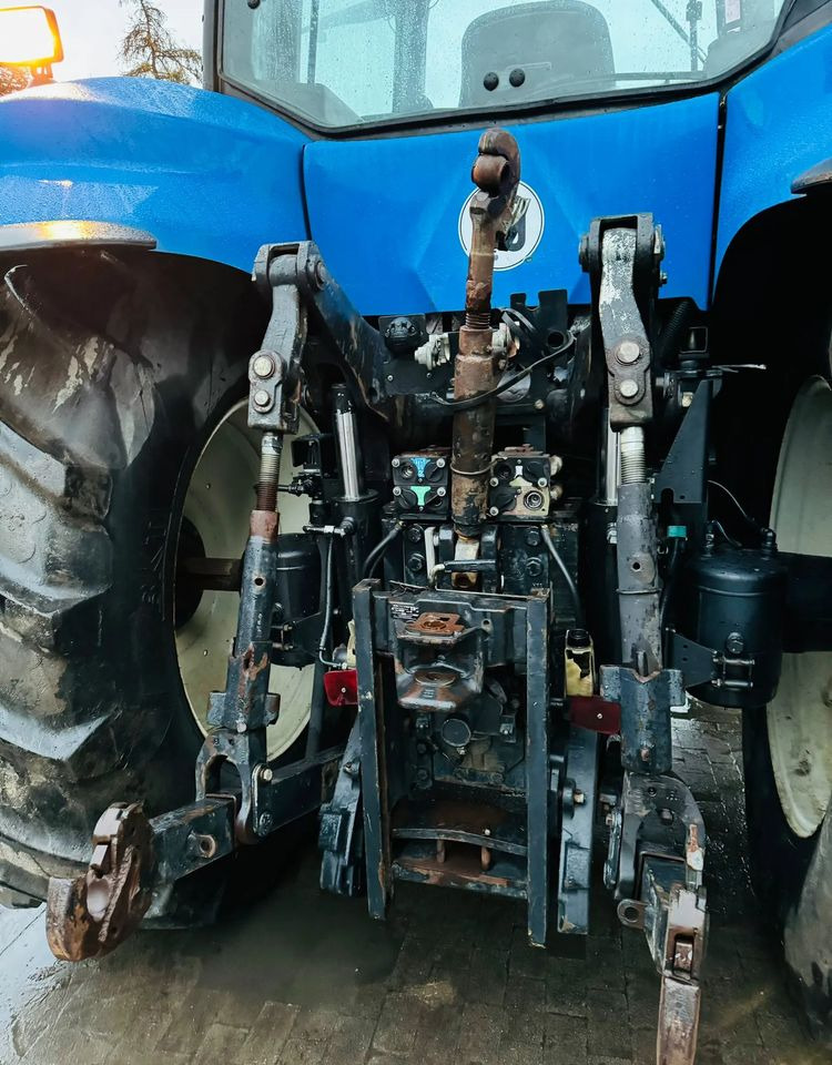 New Holland T8020 - Traktor: gambar 4 New Holland T8020 - Traktor: gambar 4