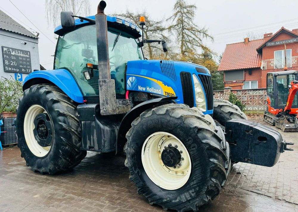 New Holland T8020 - Traktor: gambar 4 New Holland T8020 - Traktor: gambar 4