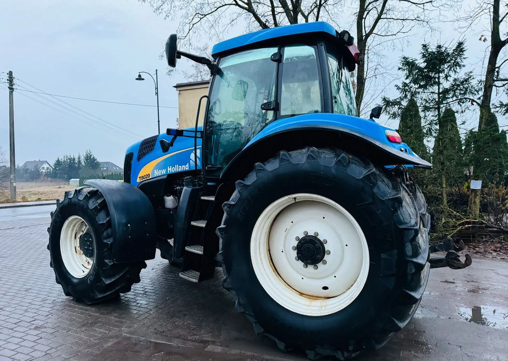 New Holland T8020 - Traktor: gambar 3 New Holland T8020 - Traktor: gambar 3