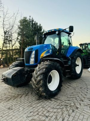 New Holland T8040 - Traktor: gambar 1 New Holland T8040 - Traktor: gambar 1