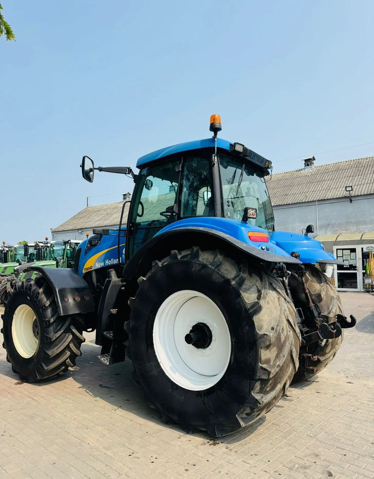 New Holland T8040 - Traktor: gambar 5 New Holland T8040 - Traktor: gambar 5
