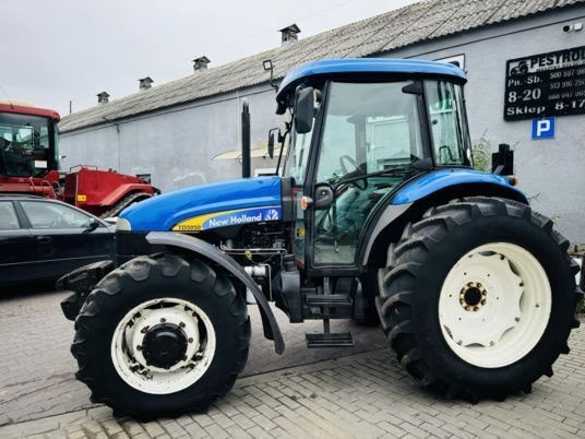 New Holland TD5050 - Traktor: gambar 1 New Holland TD5050 - Traktor: gambar 1