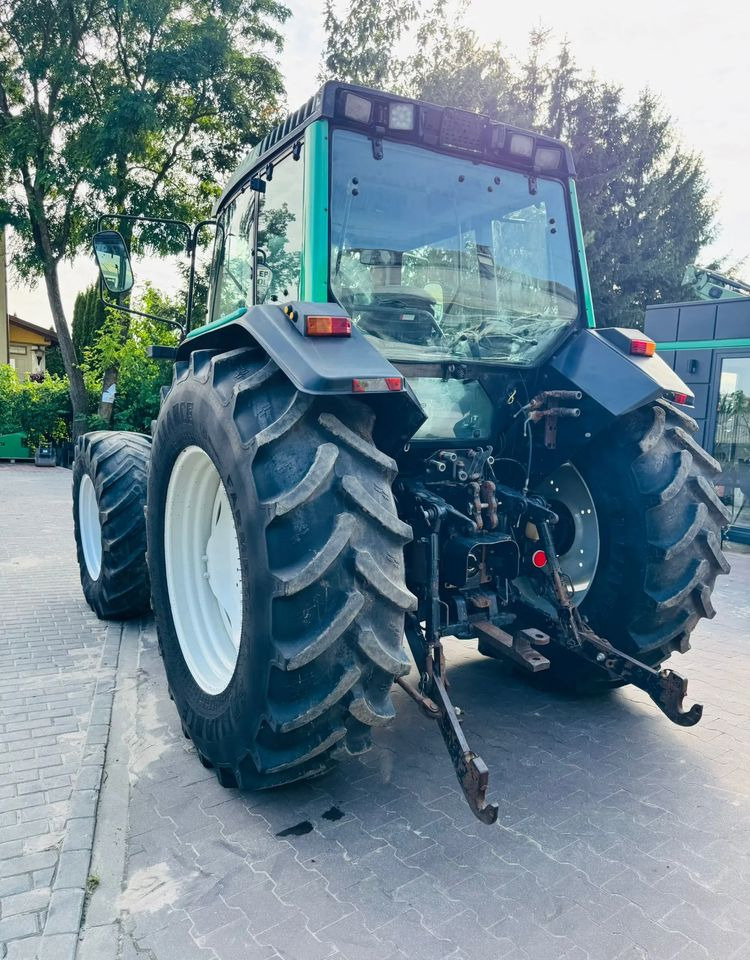Valtra 8150 - Traktor: gambar 4 Valtra 8150 - Traktor: gambar 4