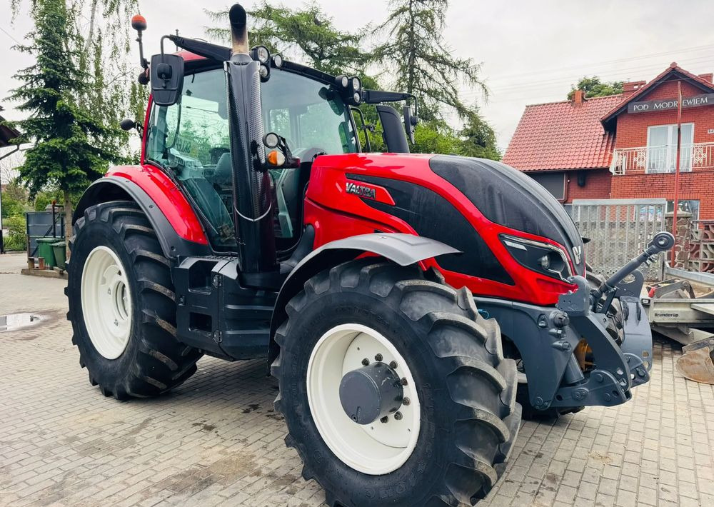Valtra T154 - Traktor: gambar 2 Valtra T154 - Traktor: gambar 2