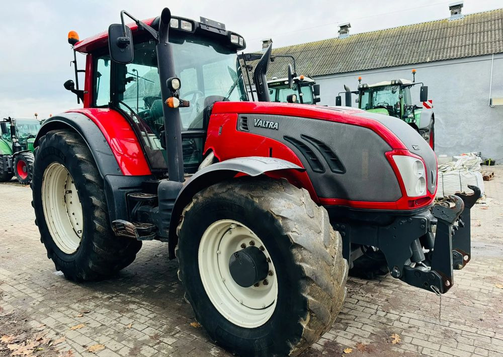 Valtra T213 - Traktor: gambar 1 Valtra T213 - Traktor: gambar 1