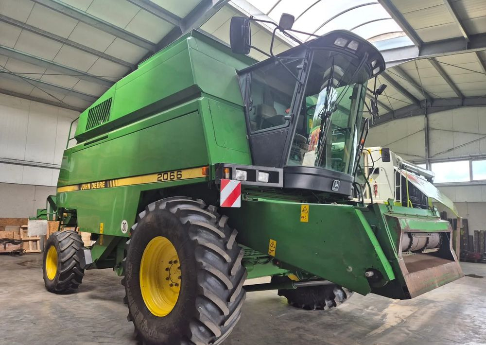John Deere 2066 - Pemanen gabungan: gambar 1 John Deere 2066 - Pemanen gabungan: gambar 1
