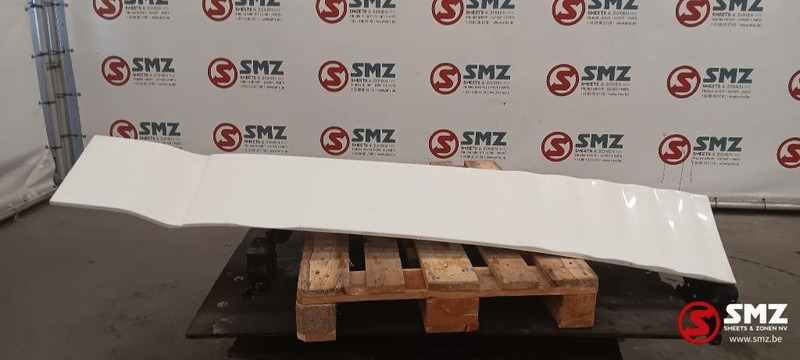 MAN Occ cabinespoiler rechts MAN - Aerodinamika/ Spoiler untuk Truk: gambar 1 MAN Occ cabinespoiler rechts MAN - Aerodinamika/ Spoiler untuk Truk: gambar 1