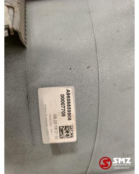 Mercedes-Benz Occ Windgeleider rechts Mercedes Actros MP4 - Aerodinamika/ Spoiler untuk Truk: gambar 2 Mercedes-Benz Occ Windgeleider rechts Mercedes Actros MP4 - Aerodinamika/ Spoiler untuk Truk: gambar 2