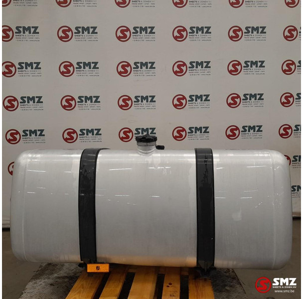 Mercedes-Benz Occ brandstoftank 630L + brandstofniveausensor Mer - Tangki bahan bakar untuk Truk: gambar 1 Mercedes-Benz Occ brandstoftank 630L + brandstofniveausensor Mer - Tangki bahan bakar untuk Truk: gambar 1