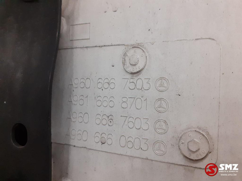 Mercedes-Benz Occ opstapbak rechts Mercedes - Kabin dan interior untuk Truk: gambar 3 Mercedes-Benz Occ opstapbak rechts Mercedes - Kabin dan interior untuk Truk: gambar 3
