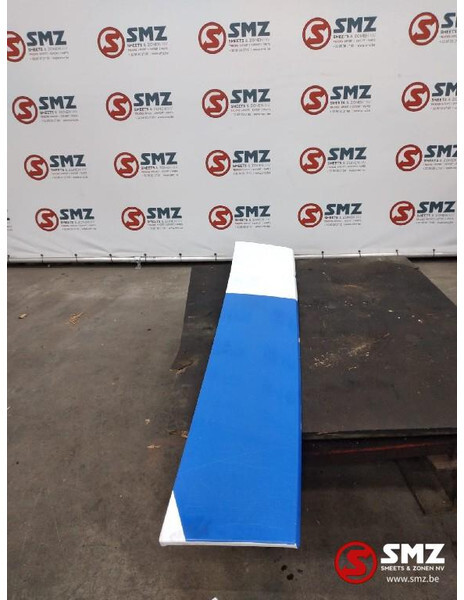 Mercedes-Benz Occ zijspoiler rechts Mercedes Actros MP4 A9607900 - Aerodinamika/ Spoiler untuk Truk: gambar 1 Mercedes-Benz Occ zijspoiler rechts Mercedes Actros MP4 A9607900 - Aerodinamika/ Spoiler untuk Truk: gambar 1