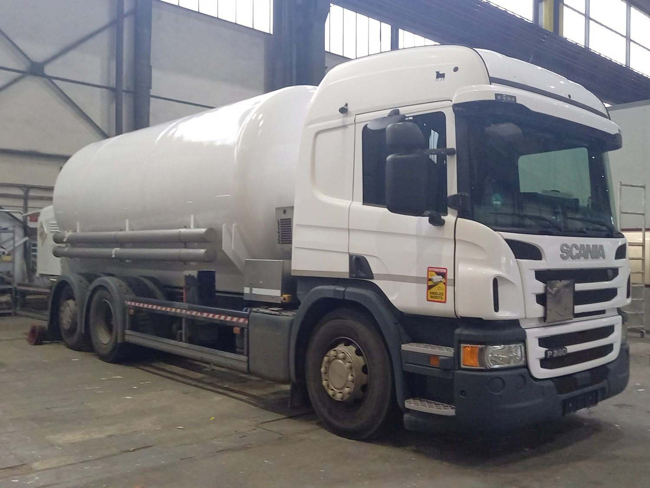 SCANIA Gas tank truck Orca cryogenic used for nitrogen and argon - Truk tangki: gambar 1 SCANIA Gas tank truck Orca cryogenic used for nitrogen and argon - Truk tangki: gambar 1
