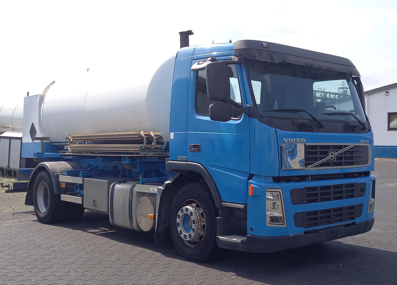 VOLVO Gas oxygen, argon, nitrogen - Truk tangki: gambar 1 VOLVO Gas oxygen, argon, nitrogen - Truk tangki: gambar 1