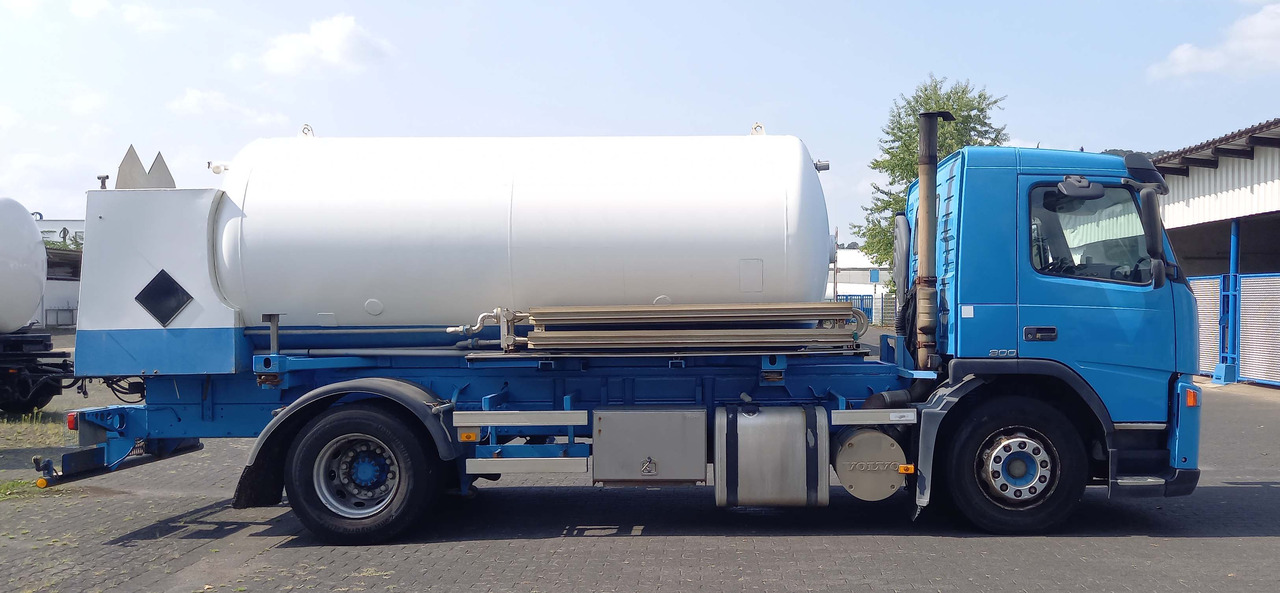 VOLVO Gas oxygen, argon, nitrogen - Truk tangki: gambar 3 VOLVO Gas oxygen, argon, nitrogen - Truk tangki: gambar 3