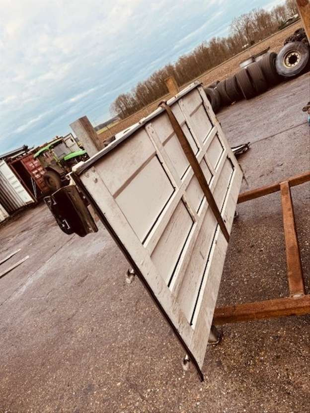 Krone Achterdeur links - Tubuh dan eksterior untuk Truk: gambar 2 Krone Achterdeur links - Tubuh dan eksterior untuk Truk: gambar 2