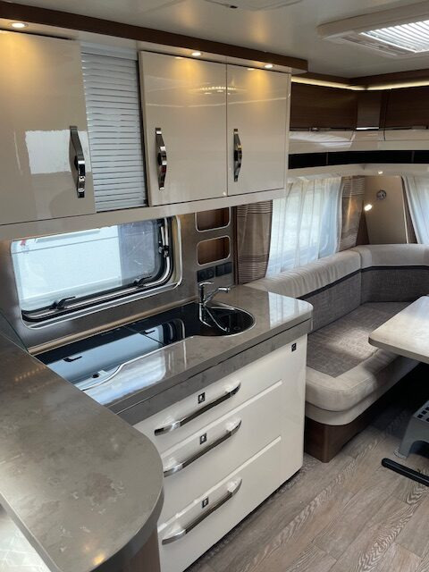 Karavan Hobby 720 KWFU Prestige 2020: gambar 14