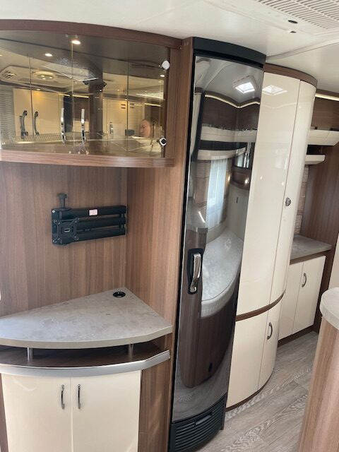 Karavan Hobby 720 KWFU Prestige 2020: gambar 12
