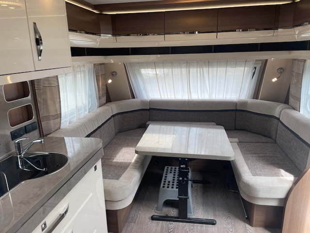Karavan Hobby 720 KWFU Prestige 2020: gambar 15