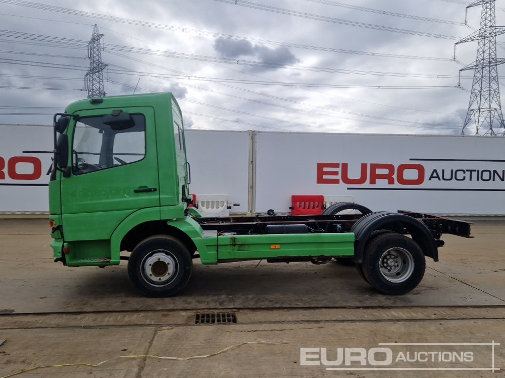 2002 Mercedes 4x2 Chassis Cab, Manual Gearbox - Truk sasis: gambar 2 2002 Mercedes 4x2 Chassis Cab, Manual Gearbox - Truk sasis: gambar 2