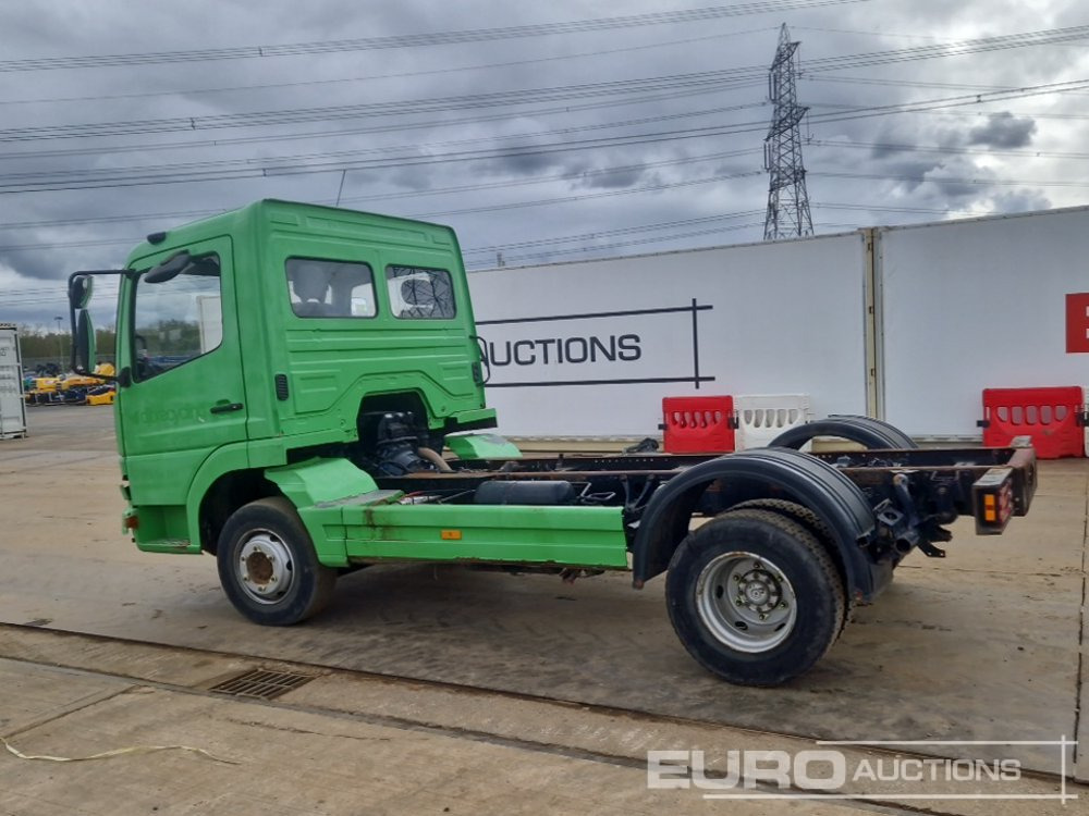 2002 Mercedes 4x2 Chassis Cab, Manual Gearbox - Truk sasis: gambar 3 2002 Mercedes 4x2 Chassis Cab, Manual Gearbox - Truk sasis: gambar 3