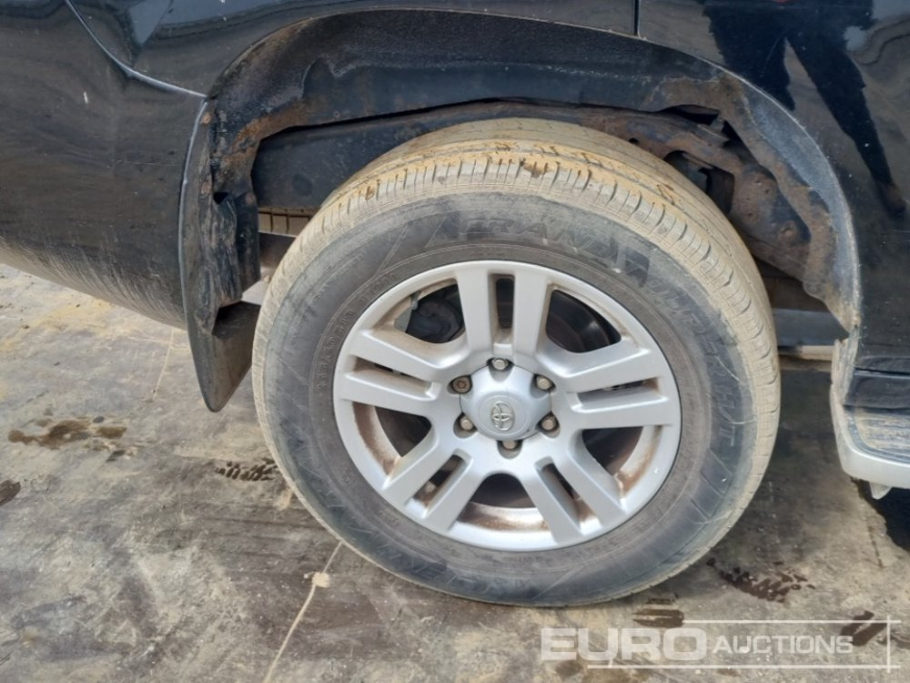 Mobil SUV 2009 Toyota Landcruiser: gambar 11