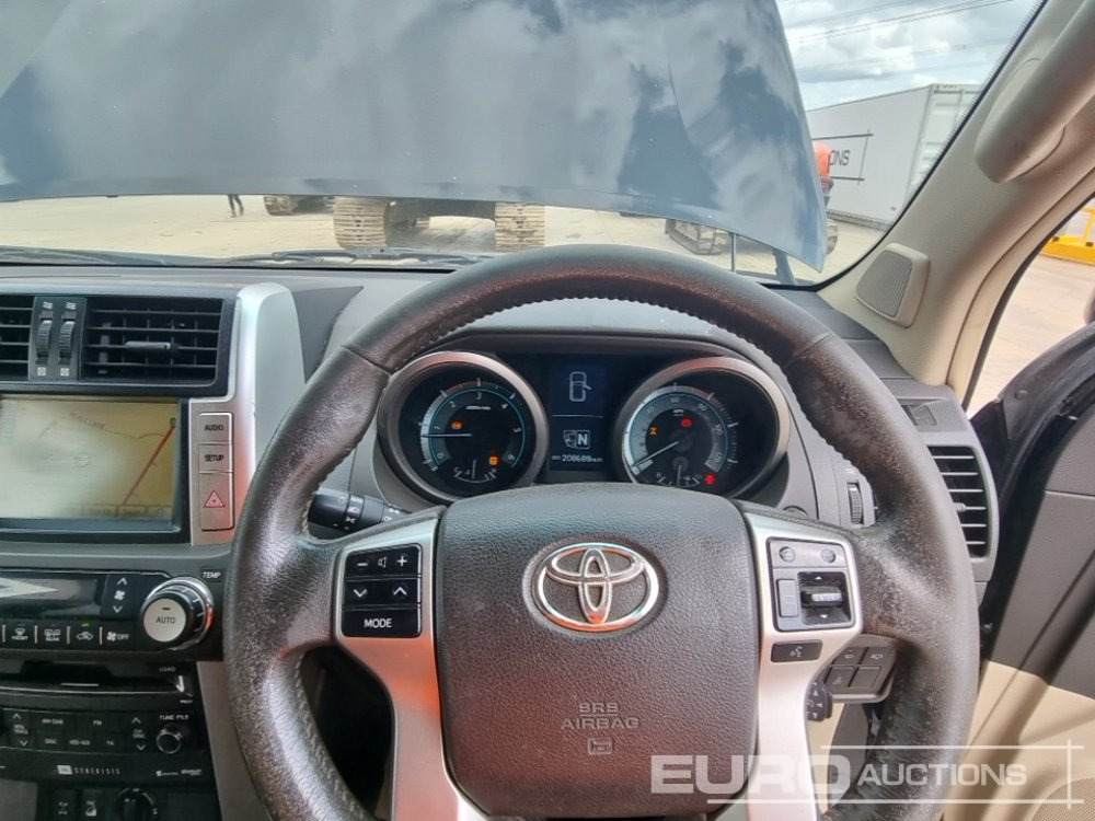 Mobil SUV 2009 Toyota Landcruiser: gambar 28