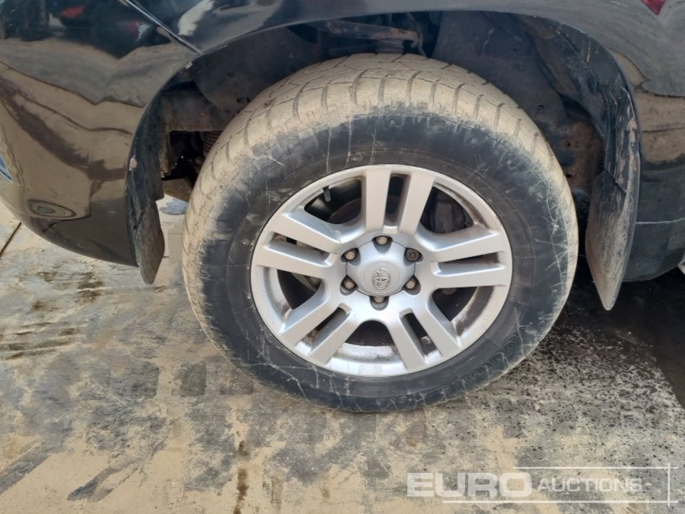 Mobil SUV 2009 Toyota Landcruiser: gambar 9