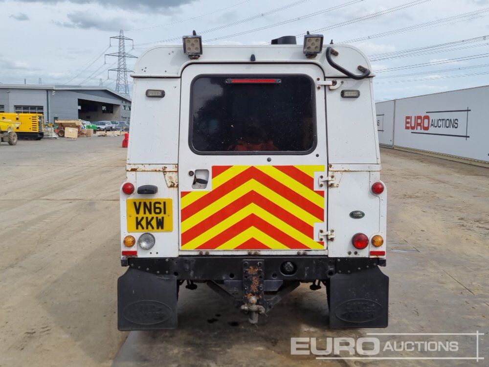 2011 Land Rover Defender - Mobil SUV: gambar 4 2011 Land Rover Defender - Mobil SUV: gambar 4