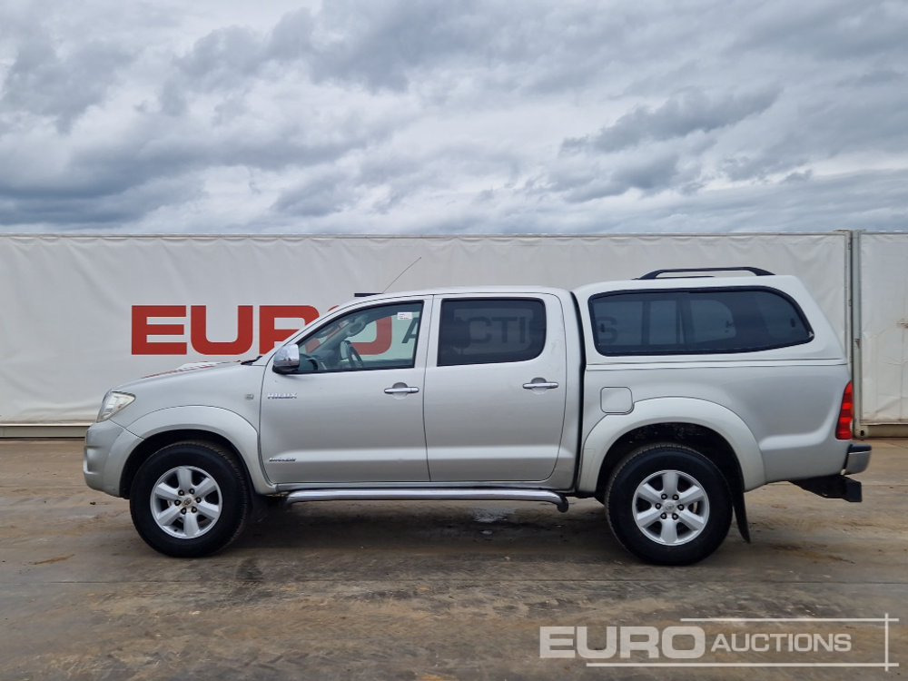 2011 Toyota Hilux Invincible - Truk pikap: gambar 2 2011 Toyota Hilux Invincible - Truk pikap: gambar 2