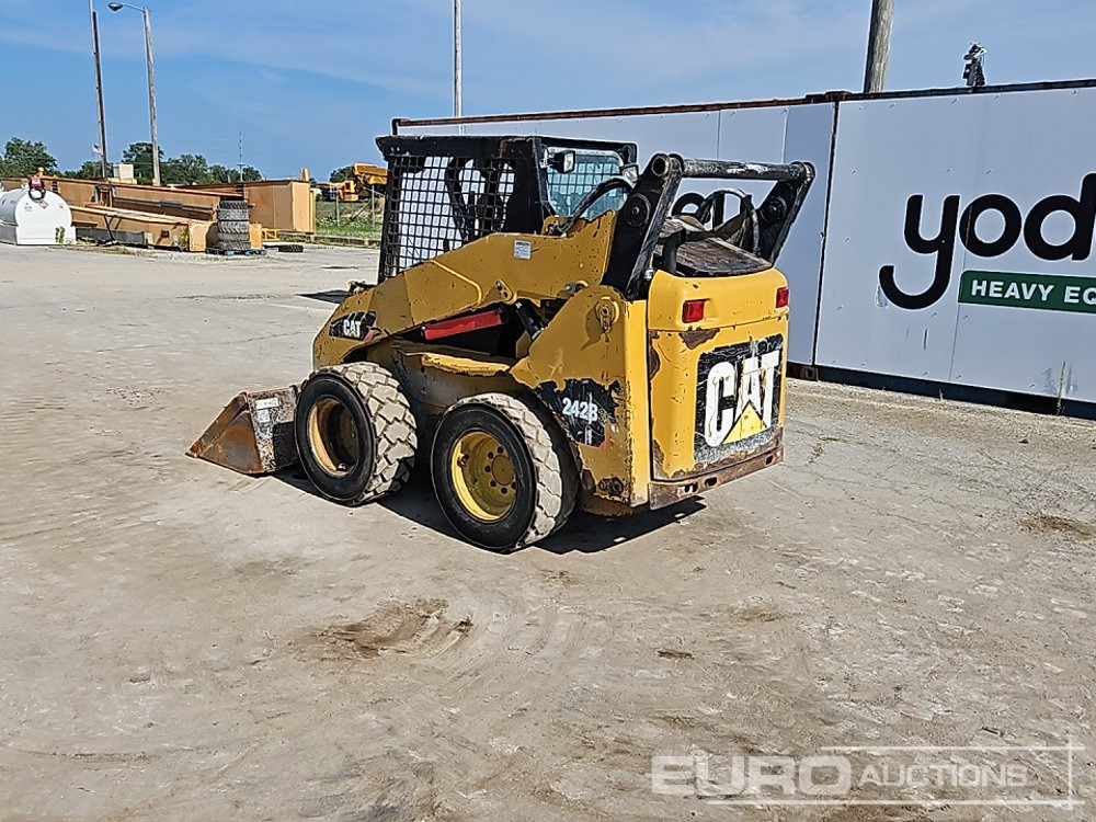 2012 CAT 242B3 - Skid steer: gambar 3 2012 CAT 242B3 - Skid steer: gambar 3