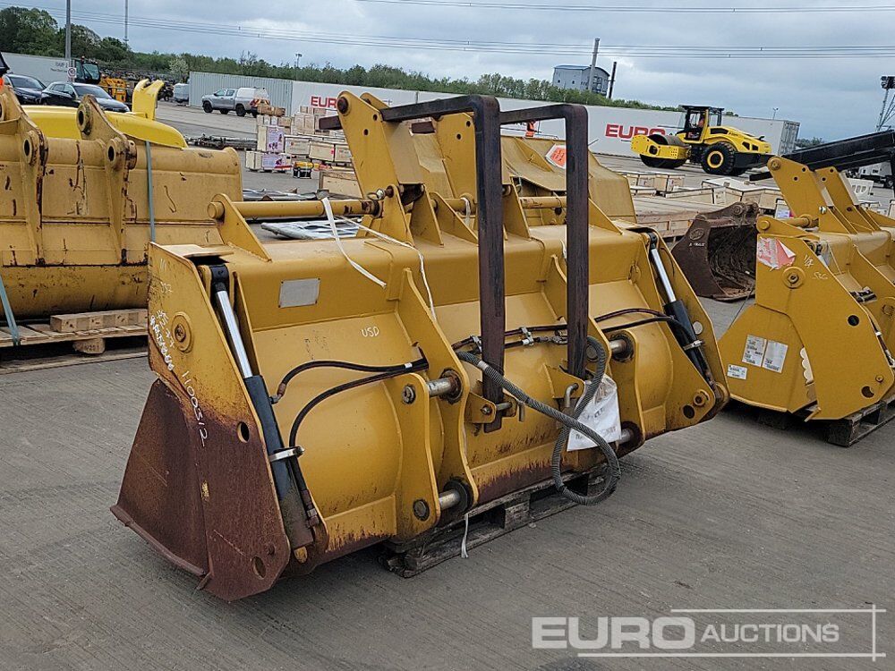 2012 CAT 96" Hydraulic 4 In 1 Bucket to suit Backhoe Loader - Ember: gambar 3 2012 CAT 96" Hydraulic 4 In 1 Bucket to suit Backhoe Loader - Ember: gambar 3