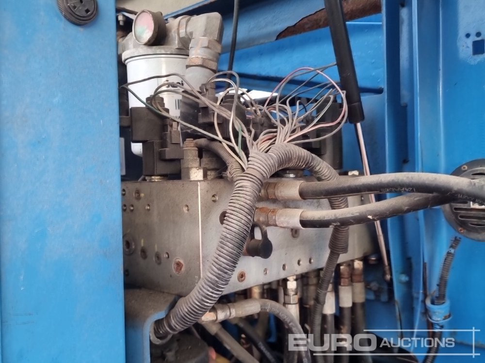 Platform pengangkat 2014 Genie S45: gambar 41