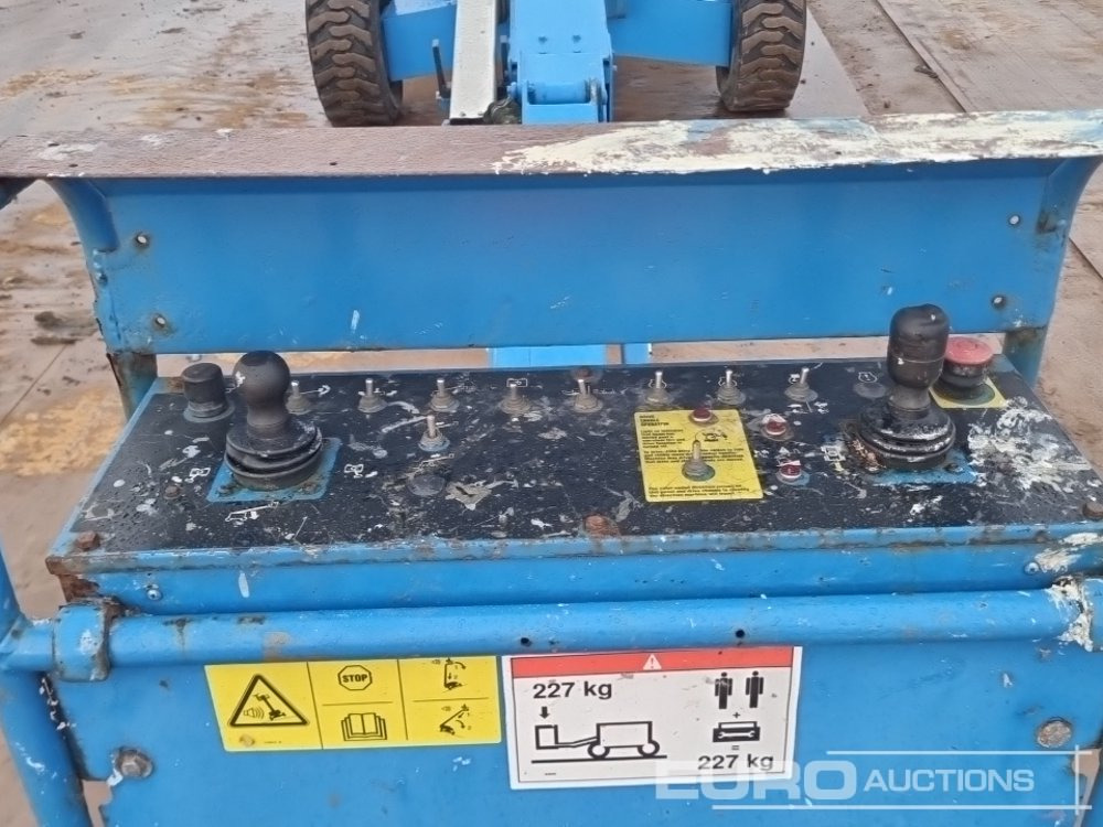 Platform pengangkat 2014 Genie S45: gambar 30