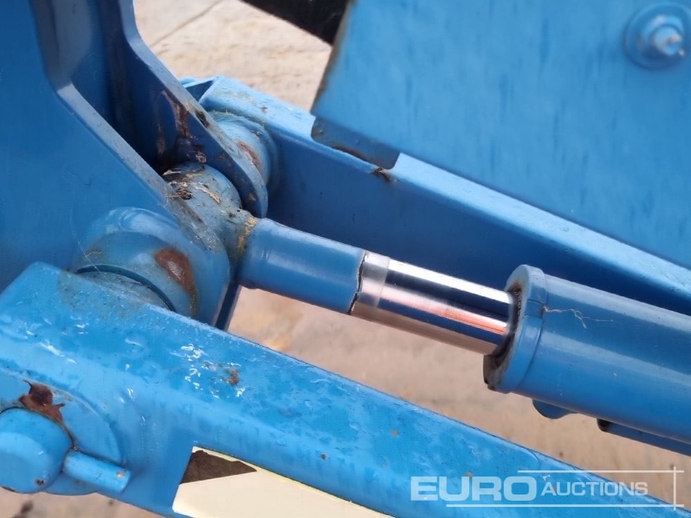 Platform pengangkat 2014 Genie S45: gambar 19